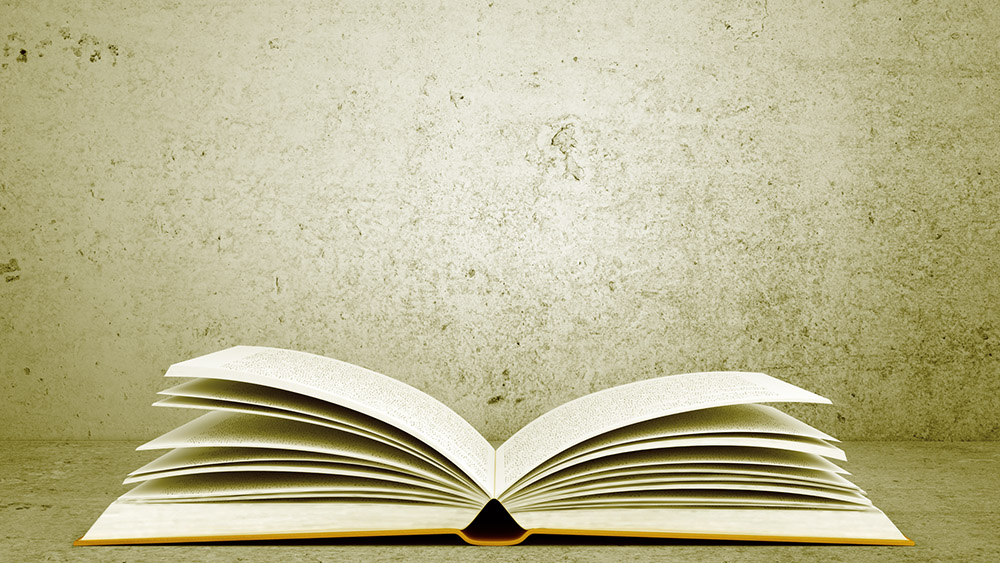 Qui je suis bannière livre ouvert